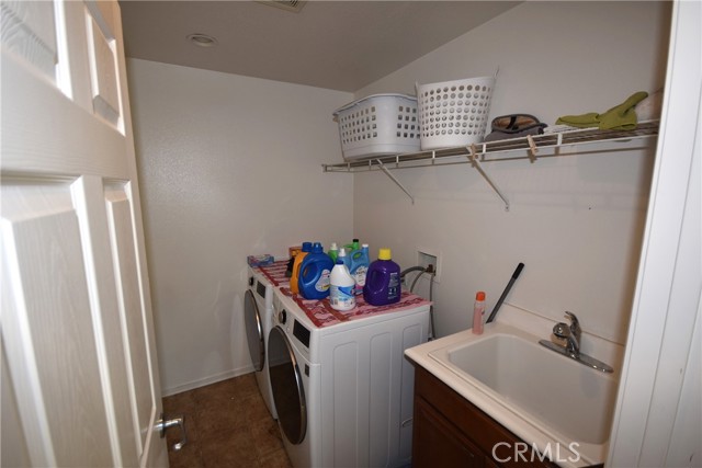 1886 Mount Verdugo Lane, Perris CA: https://media.crmls.org/medias/095590e2-d09a-427e-a80a-2e2c4af21bd5.jpg