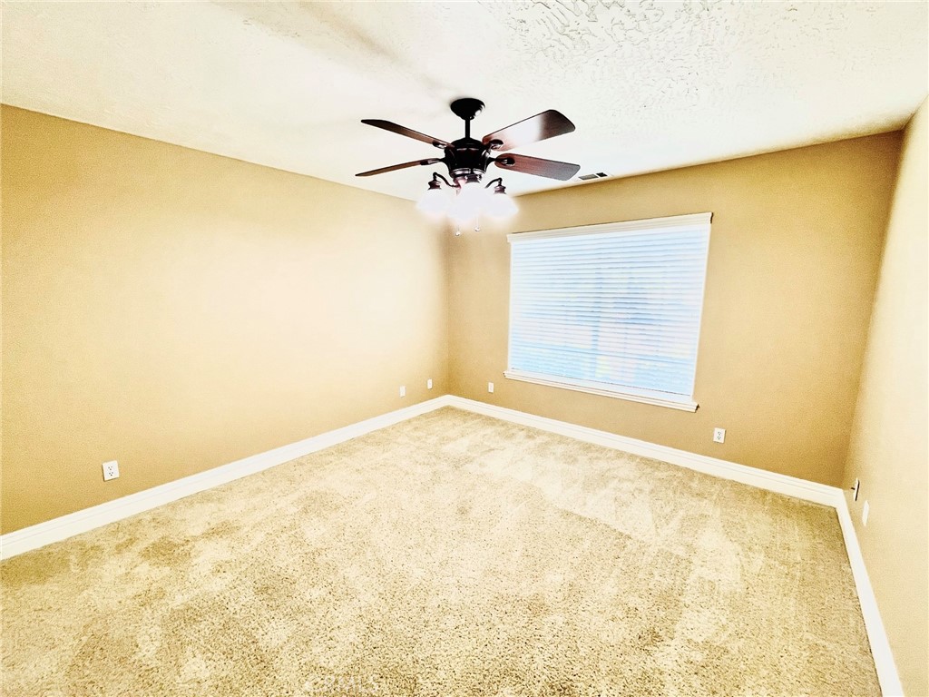 https://media.crmls.org/medias/0956101c-3bb1-4f04-8e67-77d33703e8b9.jpg?preset=X-Large