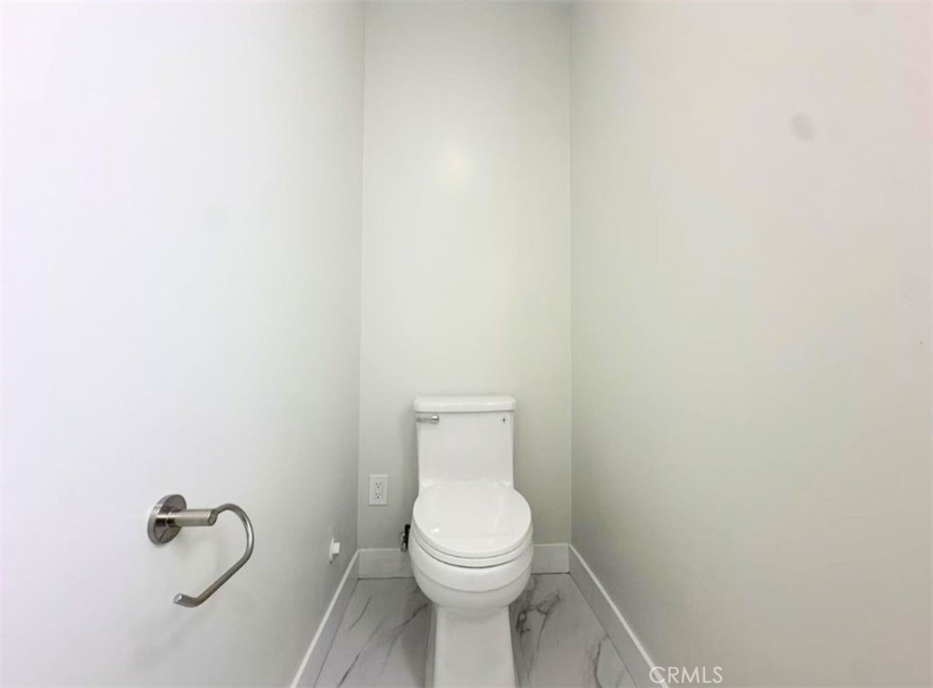 https://media.crmls.org/medias/095645d0-401d-4f63-b07b-99e6a77a659d.jpg?preset=X-Large