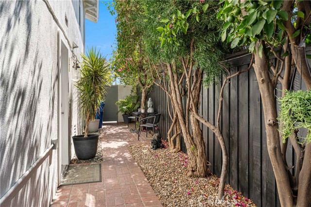 16267 Barneston Street, Granada Hills CA: https://media.crmls.org/medias/09569b7d-150a-4506-873b-3b45c2e989b6.jpg