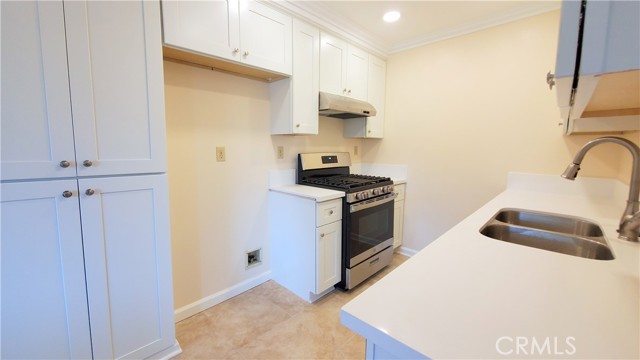 Detail Gallery Image 6 of 14 For 27296 El Cajon, Menifee,  CA 92586 - 2 Beds | 2 Baths