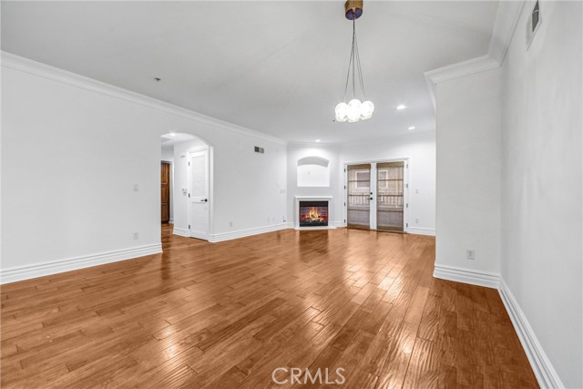 12026 Hoffman Street, Studio City CA: https://media.crmls.org/medias/0956ea51-0aef-4c94-9c27-4a626343dabe.jpg
