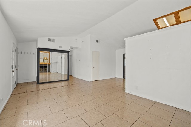 529 Hilltop, Palmdale CA: https://media.crmls.org/medias/0956f04c-e803-447f-b6cd-d5959d6f46e3.jpg