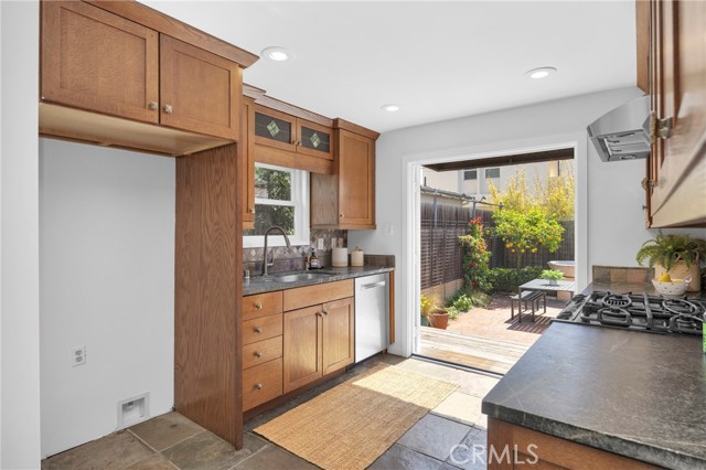 Detail Gallery Image 12 of 37 For 5792 Campo Walk, Long Beach,  CA 90803 - 2 Beds | 1 Baths