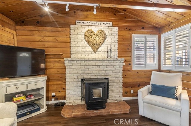 35853 Sierra Linda Drive, Wishon CA: https://media.crmls.org/medias/09587149-3f21-4111-96a5-01e6e820a857.jpg