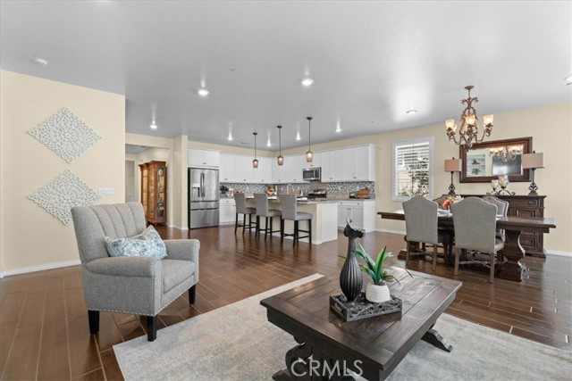 3937 Scarlet Oak Court, San Bernardino CA: https://media.crmls.org/medias/09598a04-6766-4e9a-a4e6-d0d3c623e99a.jpg