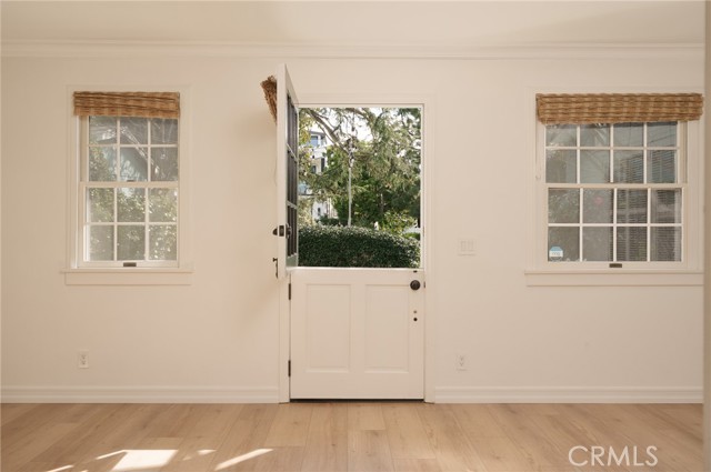 Detail Gallery Image 2 of 12 For 703 Orchid, Corona Del Mar,  CA 92625 - 2 Beds | 2 Baths