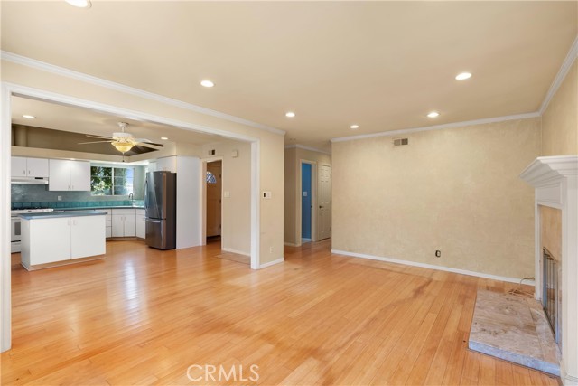 Detail Gallery Image 7 of 33 For 18361 Delaware St, Huntington Beach,  CA 92648 - 4 Beds | 2 Baths