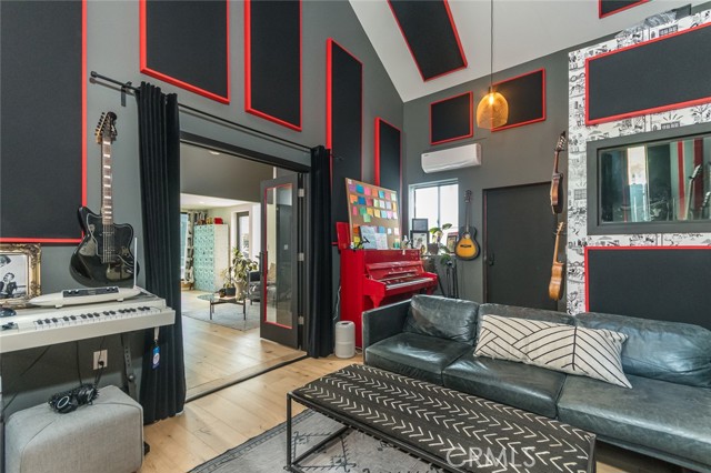 Detail Gallery Image 58 of 65 For 1079 San Jose Ave, Burbank,  CA 91501 - 4 Beds | 3/1 Baths