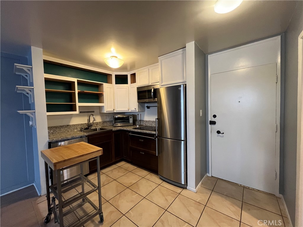 320 S Gramercy Place #109