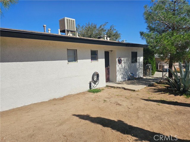 Detail Gallery Image 2 of 31 For 1345 W Elizabeth Lake Rd, Palmdale,  CA 93551 - 3 Beds | 2 Baths