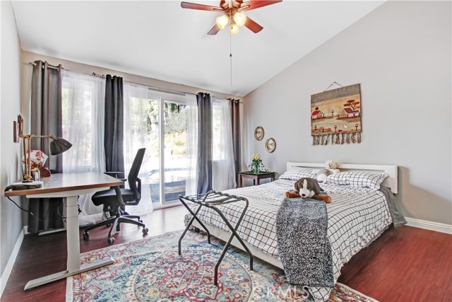 5694 Collins Place, Woodland Hills CA: https://media.crmls.org/medias/095ccb02-9bee-4d27-baf1-007da24d5e26.jpg