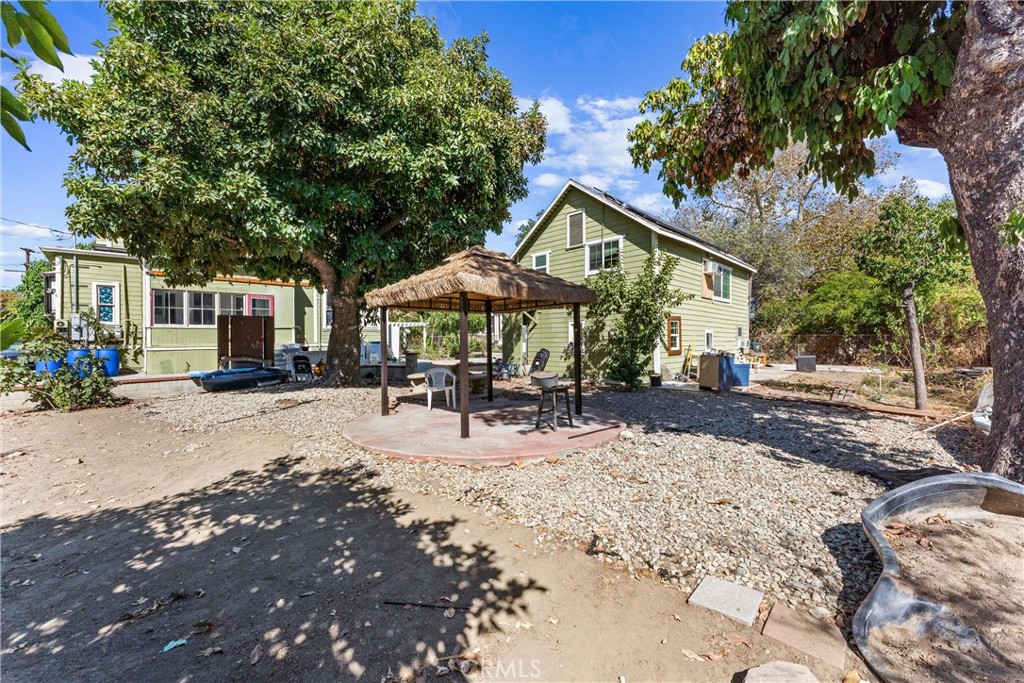 https://media.crmls.org/medias/095dd7d0-3e6b-49e4-b372-9e62ce81b7c7.jpg?preset=X-Large