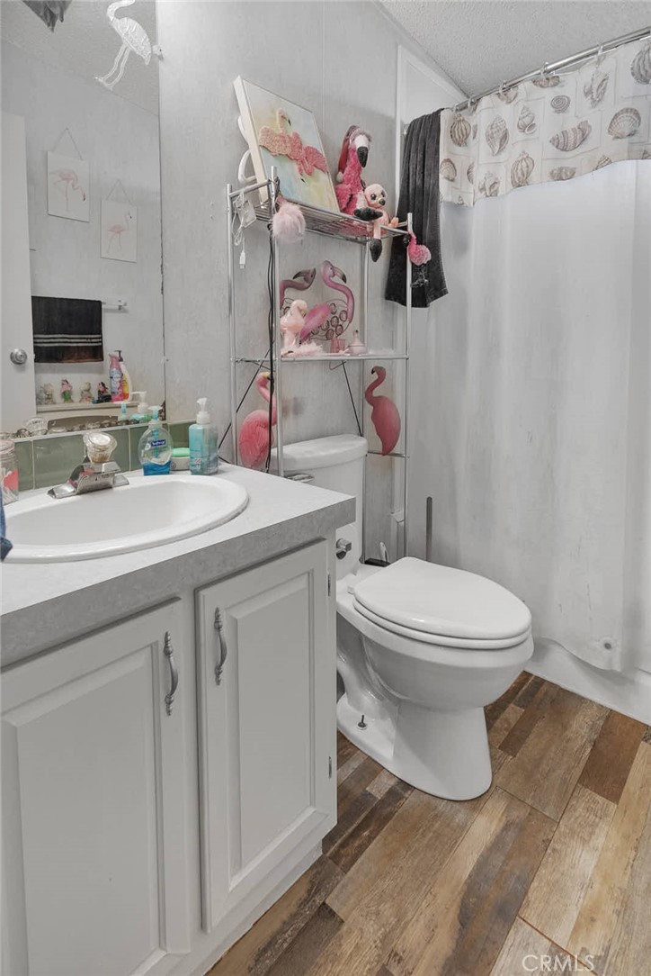 https://media.crmls.org/medias/095e453f-18e3-471b-b4e0-dcb689785f9a.jpg?preset=X-Large