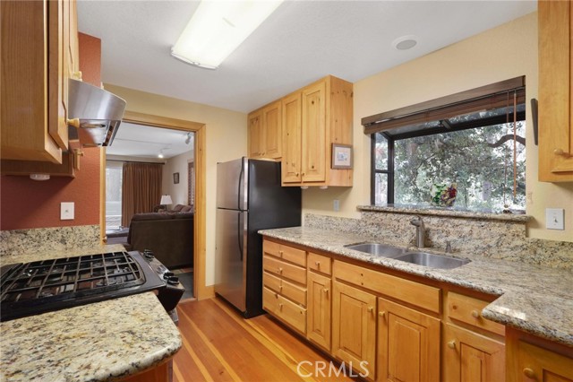 Detail Gallery Image 5 of 15 For 26546 Green Ave, Idyllwild,  CA 92549 - 3 Beds | 2 Baths