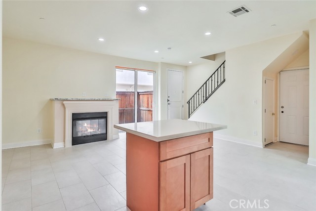 Detail Gallery Image 15 of 46 For 7132 Farralone Ave #207,  Canoga Park,  CA 91303 - 3 Beds | 2/1 Baths
