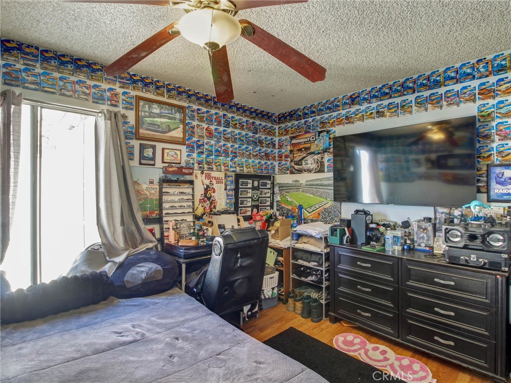 https://media.crmls.org/medias/095f8837-902c-4875-a025-6d0fe1c5cc42.jpg?preset=X-Large