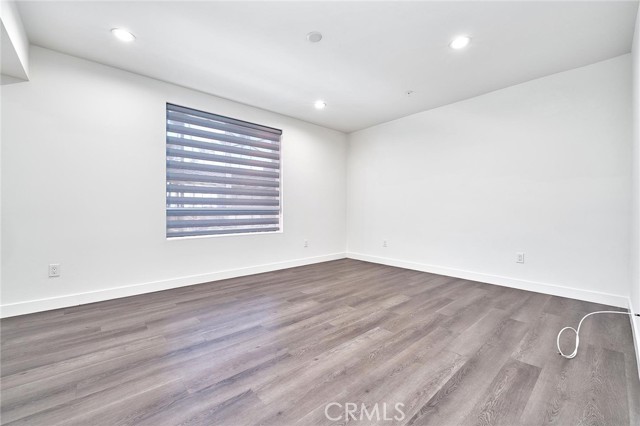 900 S Kenmore Avenue, Los Angeles CA: https://media.crmls.org/medias/095fd77e-8cab-4927-8dce-0a9c11695adb.jpg