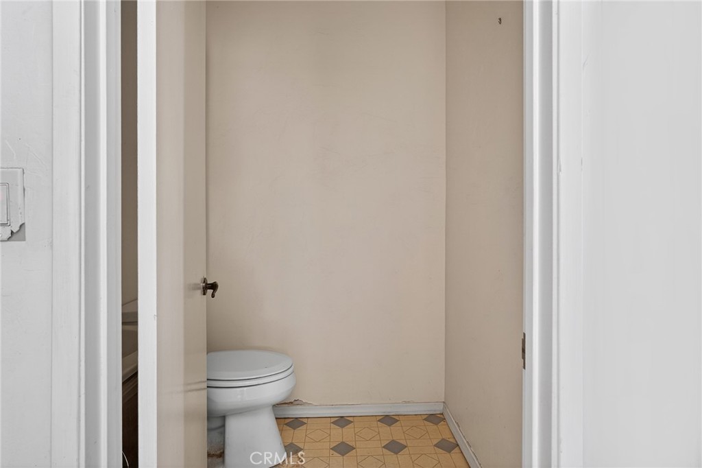 https://media.crmls.org/medias/09600a31-a2a2-4a4b-8a4a-edc1f8aea7e7.jpg?preset=X-Large