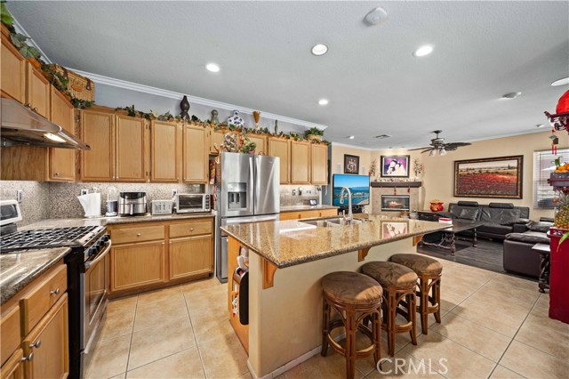 28314 Roman Court, Saugus CA: https://media.crmls.org/medias/096024d3-346a-4e2d-8e69-2d10e768ad8d.jpg
