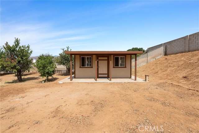 4740 Brookhill Ter, Jurupa Valley CA: https://media.crmls.org/medias/09608cae-513a-48bc-9214-6a2075b5a5ca.jpg