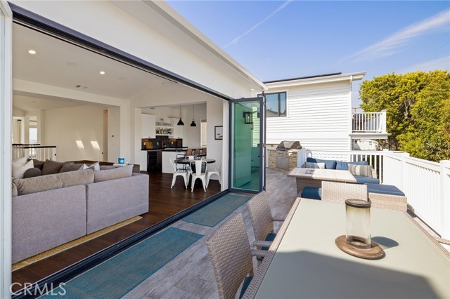 550 Helberta Avenue, Redondo Beach, California 90277, 5 Bedrooms Bedrooms, ,3 BathroomsBathrooms,Residential,Sold,Helberta,SB21204332