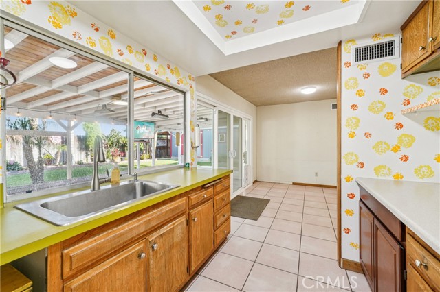 Detail Gallery Image 10 of 37 For 571 Oriole, Corona,  CA 92879 - 4 Beds | 2 Baths