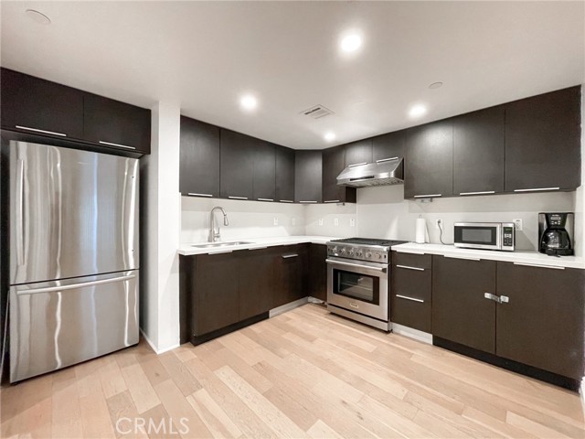 Detail Gallery Image 11 of 17 For 2939 Leeward Ave #419,  Los Angeles,  CA 90005 - 1 Beds | 2 Baths