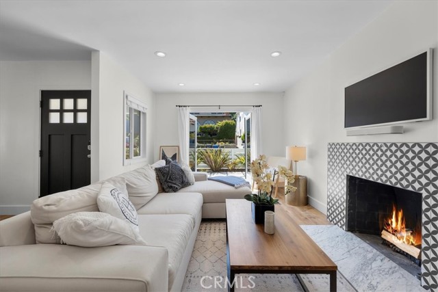 Detail Gallery Image 7 of 39 For 1430 Bonnie Brae, Hermosa Beach,  CA 90254 - 3 Beds | 3 Baths