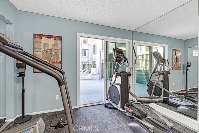 Detail Gallery Image 12 of 28 For 1940 N Highland Ave #75,  Los Angeles,  CA 90068 - 3 Beds | 2/1 Baths