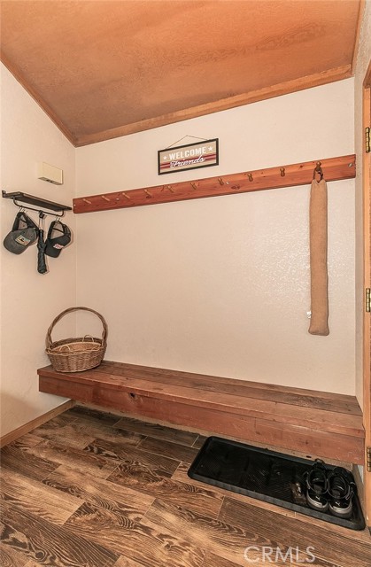 Detail Gallery Image 8 of 28 For 40744 Oakwoods, Shaver Lake,  CA 93664 - 2 Beds | 2 Baths