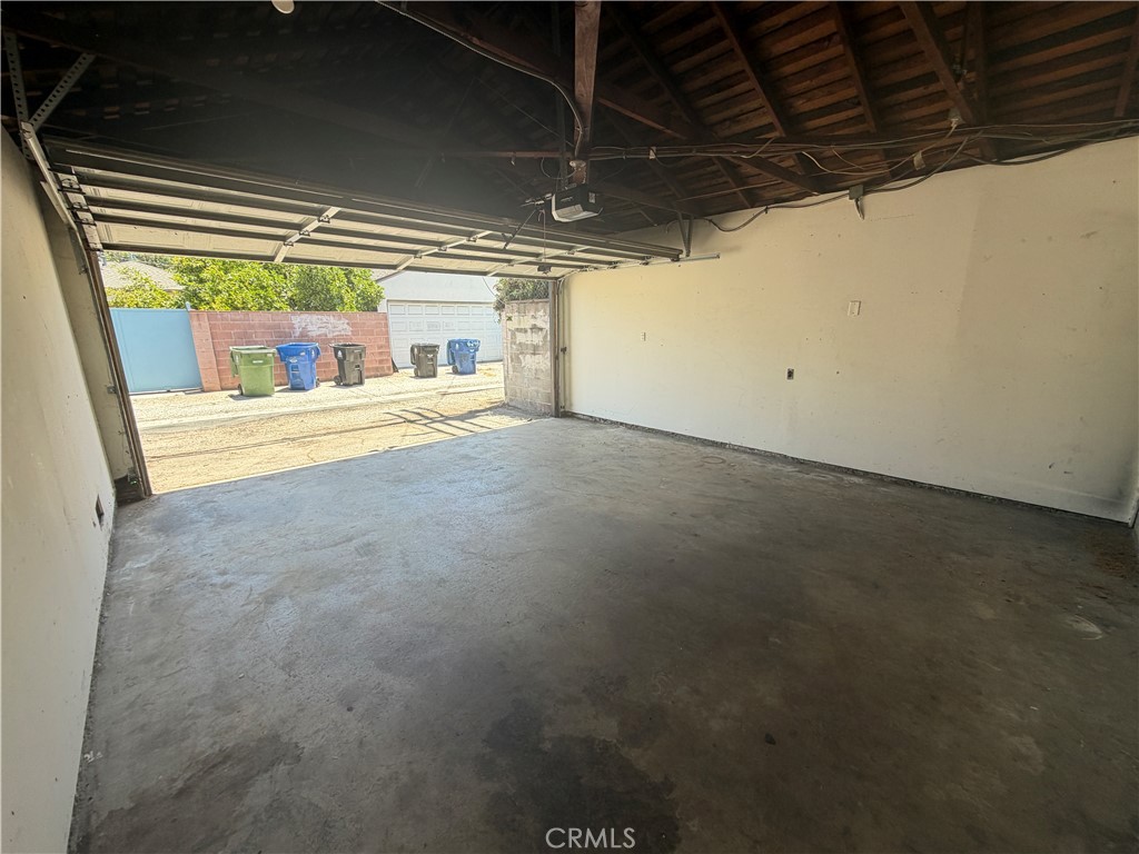 https://media.crmls.org/medias/0964db0b-3554-41b1-9357-d1727462ee1c.jpg?preset=X-Large