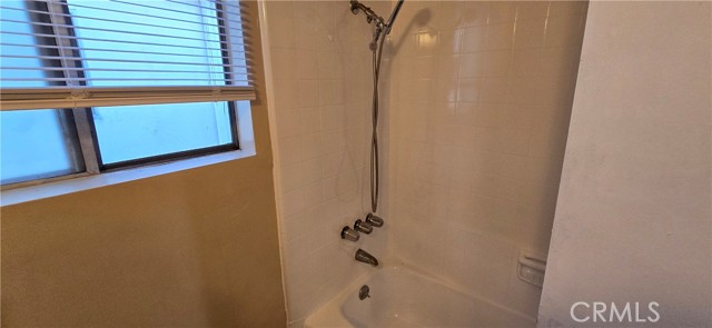 Detail Gallery Image 6 of 20 For 3856 W 113th #1,  Inglewood,  CA 90303 - 3 Beds | 2/1 Baths