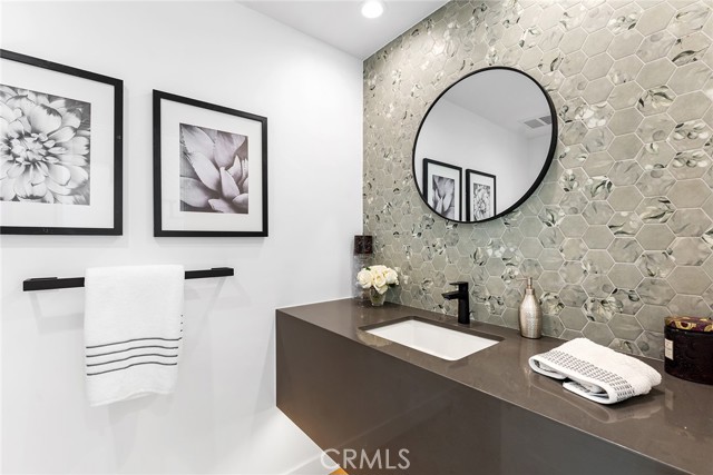 Detail Gallery Image 20 of 54 For 5630 Blanco Ave, Woodland Hills,  CA 91367 - 4 Beds | 4/1 Baths