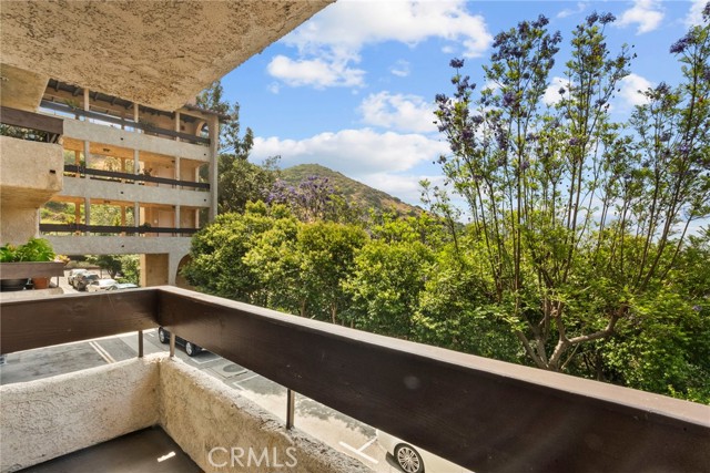 Detail Gallery Image 13 of 40 For 2700 Cahuenga Bld #3104,  Hollywood Hills,  CA 90068 - 1 Beds | 1 Baths