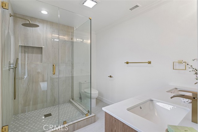 Detail Gallery Image 11 of 26 For 2162 Montgomery Road, Thousand Oaks,  CA 91360 - 4 Beds | 3 Baths