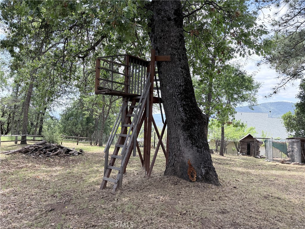 https://media.crmls.org/medias/0966addd-7016-423a-b77f-d874e946e5e9.jpg?preset=X-Large