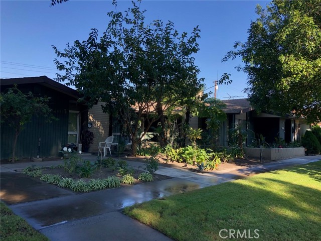 Detail Gallery Image 3 of 21 For 1851 W Glenoaks Ave #C,  Anaheim,  CA 92801 - 3 Beds | 2 Baths
