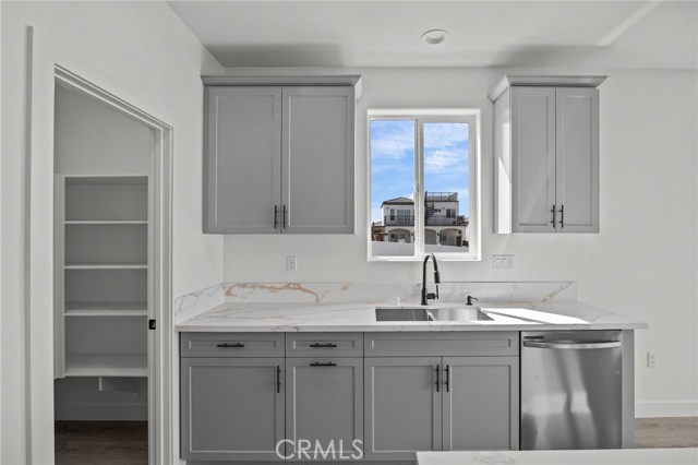 Detail Gallery Image 8 of 27 For 16765 La Bella Villa, Riverside,  CA 92503 - 5 Beds | 3 Baths