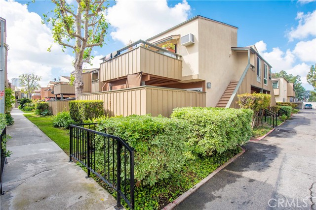 Detail Gallery Image 3 of 12 For 1001 W Stevens Ave, Santa Ana,  CA 92707 - – Beds | – Baths