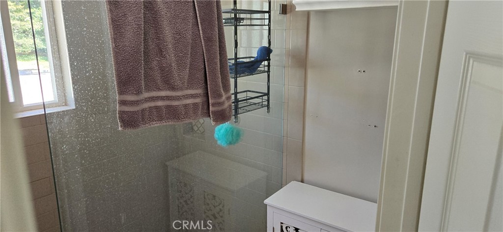 https://media.crmls.org/medias/096931c1-c804-48c1-8eff-8773ec56b6b8.jpg?preset=X-Large