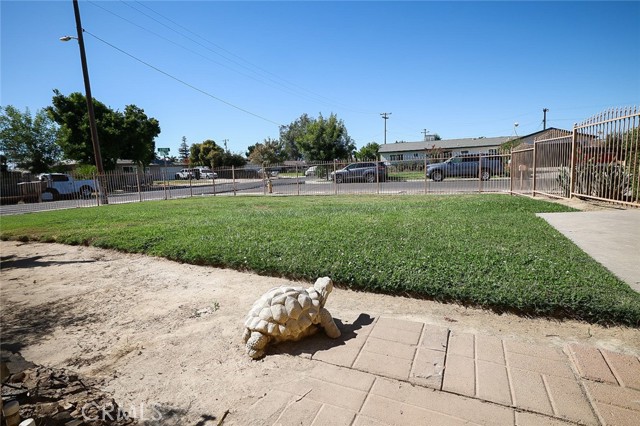 543 E Hopkins Avenue, Fresno CA: https://media.crmls.org/medias/0969bbe9-6432-4ce2-acb1-81a342aa4af0.jpg
