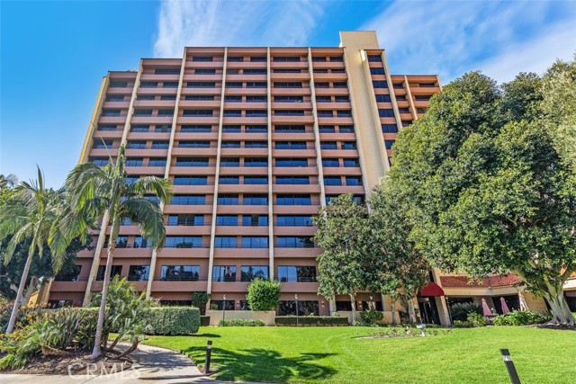 Detail Gallery Image 3 of 46 For 24055 Paseo Del Lago #152,  Laguna Woods,  CA 92637 - 2 Beds | 2 Baths