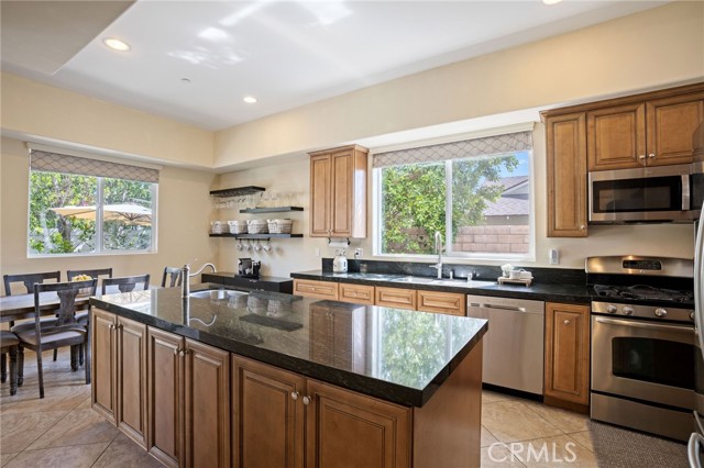 Detail Gallery Image 6 of 32 For 19241 Liam Ln, Tarzana,  CA 91356 - 5 Beds | 4/1 Baths