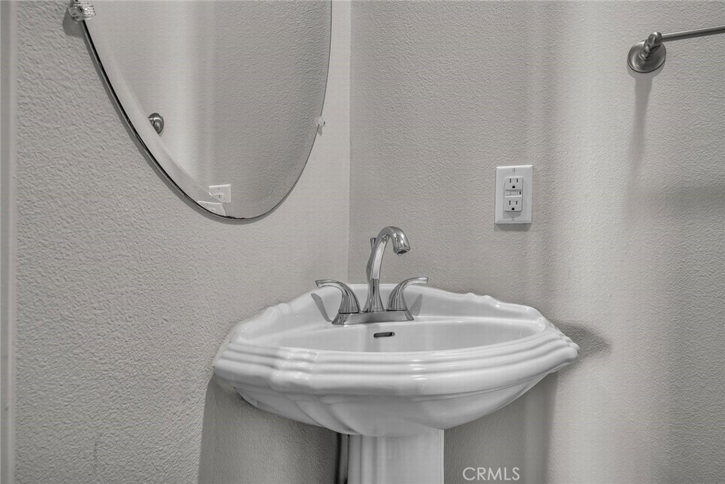 https://media.crmls.org/medias/096bfe36-4471-4df1-b537-1d8b3bb26529.jpg?preset=X-Large