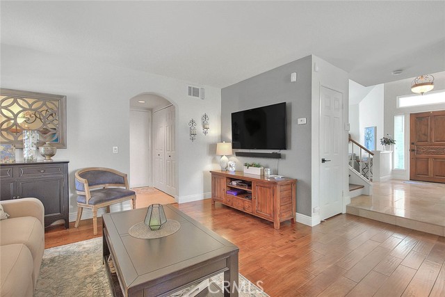 13563 Meadow Crest Drive, Chino Hills CA: https://media.crmls.org/medias/096c2d2f-0888-4084-af86-1000c86928f3.jpg