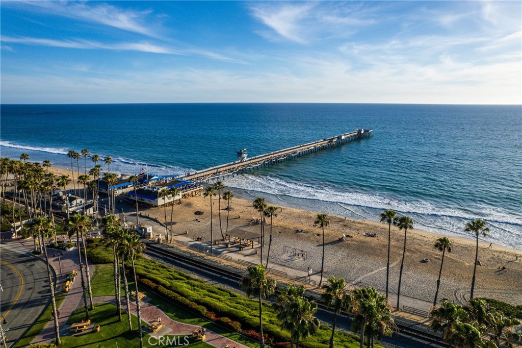 https://media.crmls.org/medias/096daf10-5e25-4029-80b7-2fa6a059347b.jpg?preset=X-Large