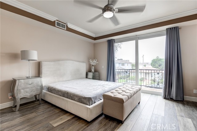 213 Baltimore Avenue, Huntington Beach CA: https://media.crmls.org/medias/096e5470-e36a-4ffb-a320-264b9f298904.jpg