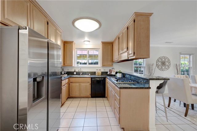 Detail Gallery Image 15 of 47 For 945 Lansing Ln, Costa Mesa,  CA 92626 - 4 Beds | 2 Baths