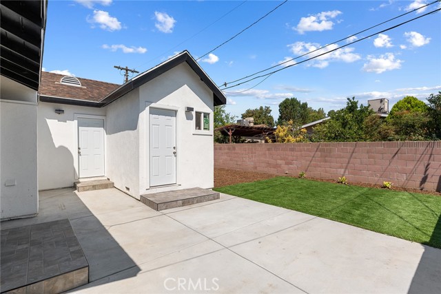 22723 Leonora Drive, Woodland Hills CA: https://media.crmls.org/medias/096f8a77-b296-4543-86e3-fcf6db6d52ee.jpg